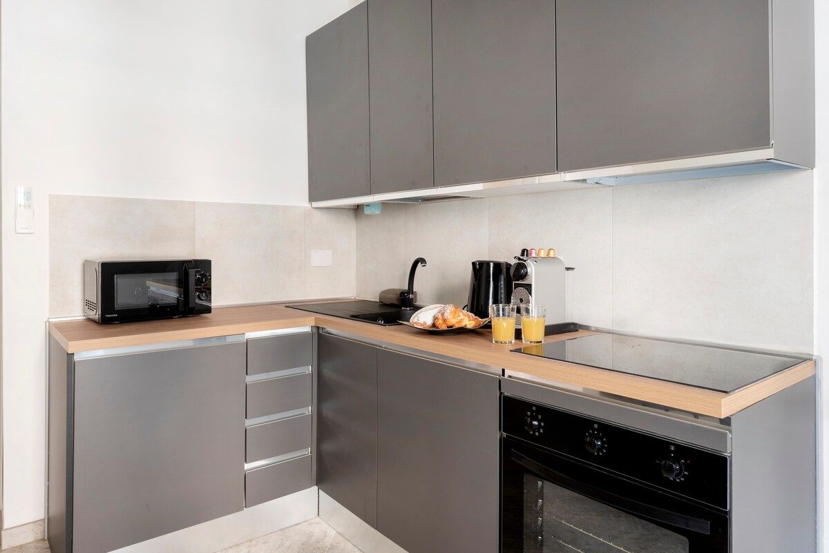 Kitchen with induction hob and oven
