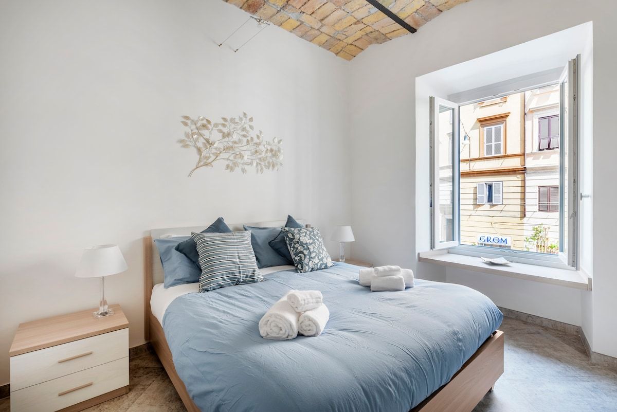Second bedroom with a view of the street